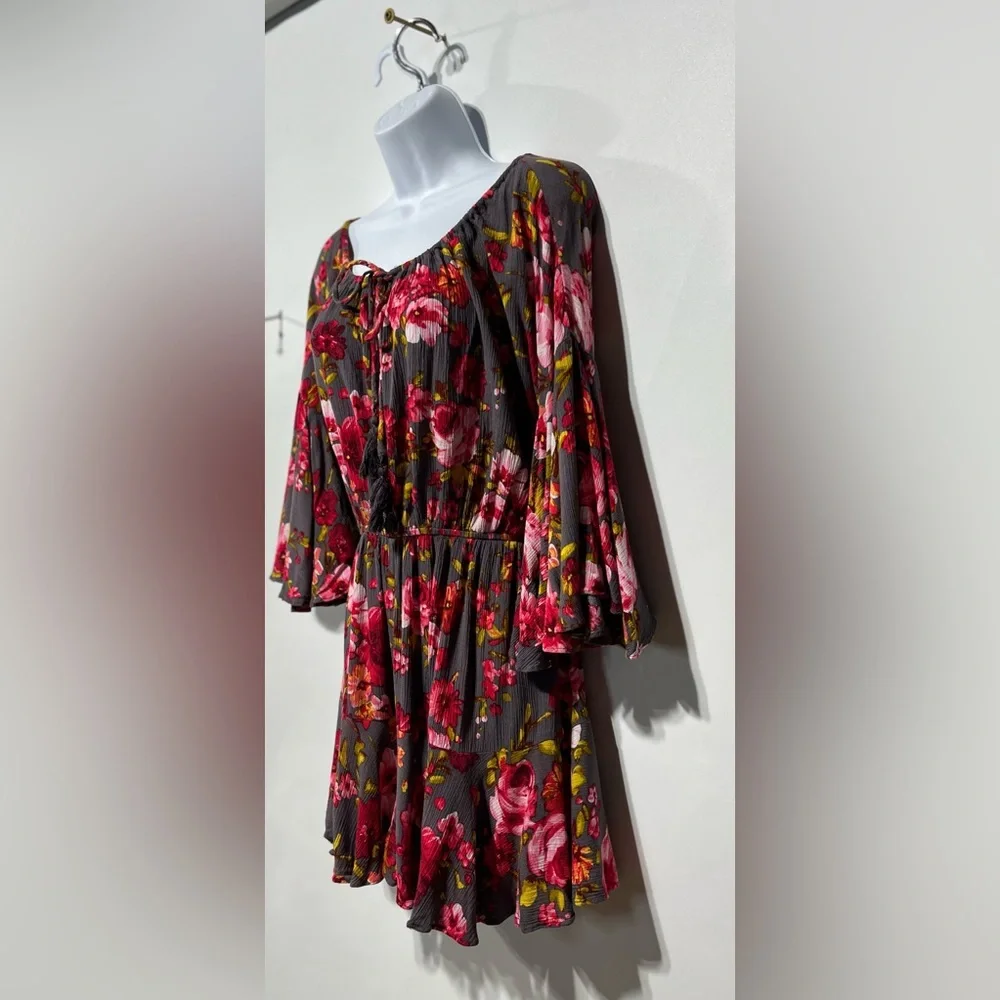 Bluivy Floral Off-Shoulder 100% Rayon Romper‎ Size Small